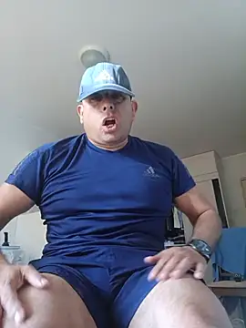 chicoguapo8 live cam on StripChat