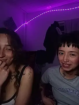 AlexxaAndRileyy webcam