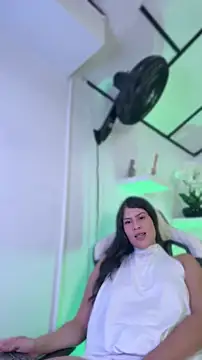 isis_cute_ webcam