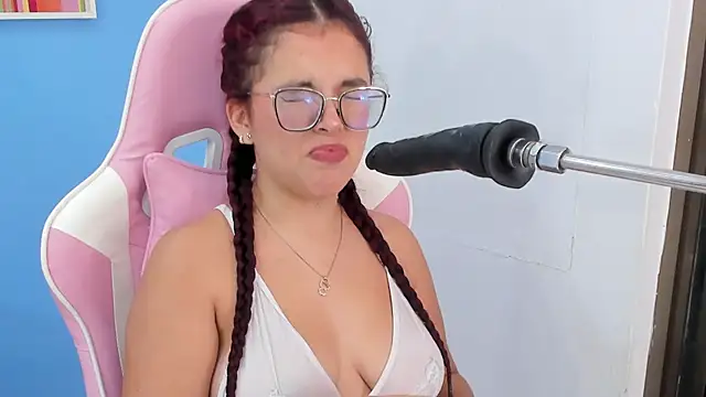 Maddy_red_ webcam