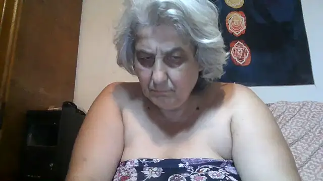 ExquisiteMature live cam on StripChat