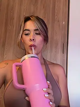 Emilia_Bakerr webcam