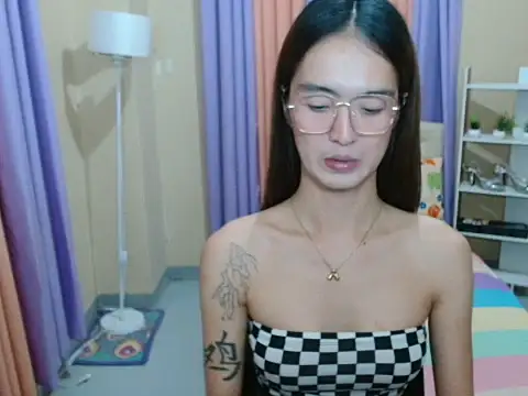 XxTsUncutAskaxX webcam