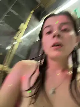 LilyIrons webcam
