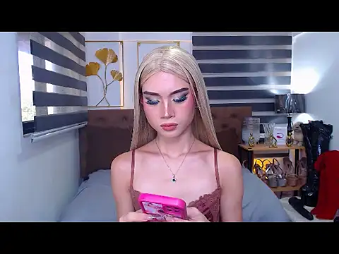 JuicyCockThea webcam