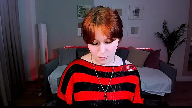 MiaLacrice webcam