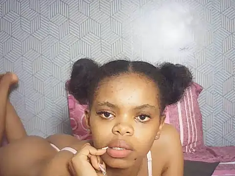 BustieLaura webcam