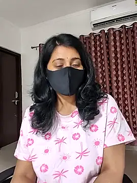 Cute-Maanvi webcam