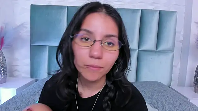HollyPeach webcam