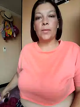 CurvyMilen webcam