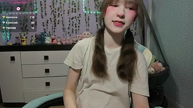 Yoonhee_ki live cam on StripChat