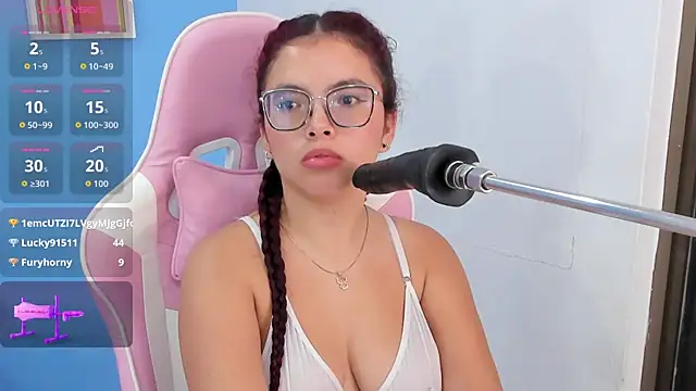 Maddy_red_ webcam