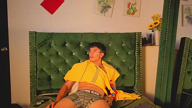 Zayn_Moretti live cam on StripChat