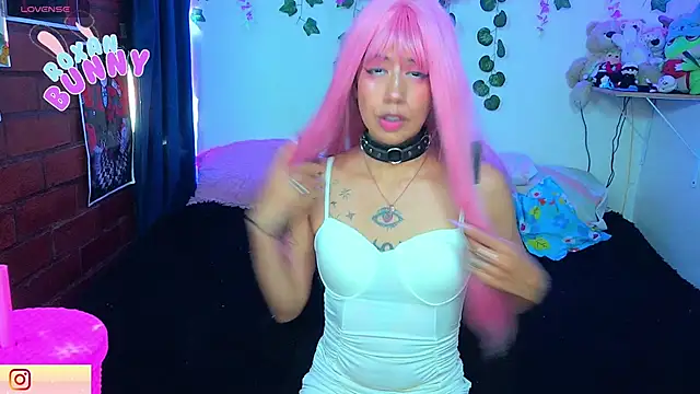Roxanbunny1 live cam on StripChat