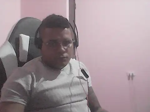 SaucyAffair0 webcam