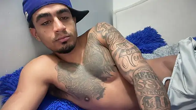 dominic_brandd23 webcam