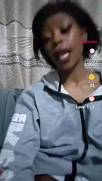 dark_honeyx26 webcam