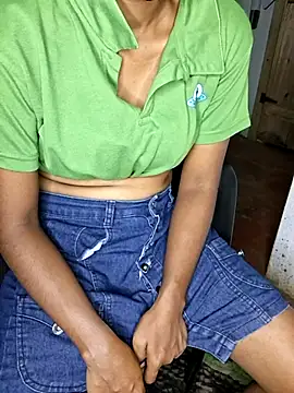isha_zara webcam