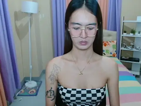 XxTsUncutAskaxX webcam