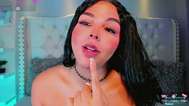 Maia_Hotts webcam