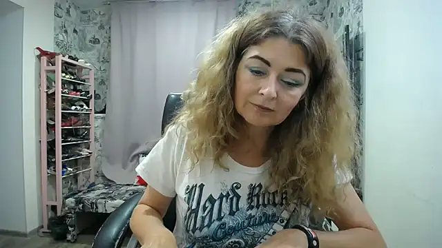 Helen1974 webcam