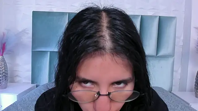 HollyPeach webcam