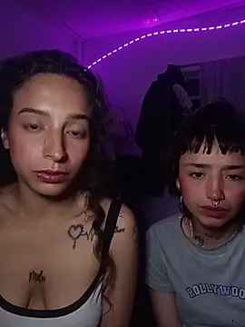 AlexxaAndRileyy webcam