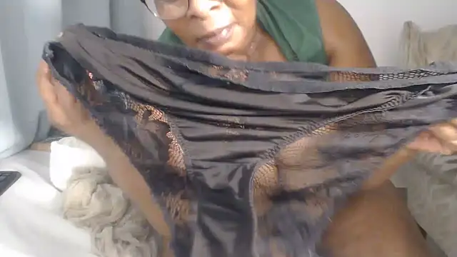 Lucia-boobs webcam