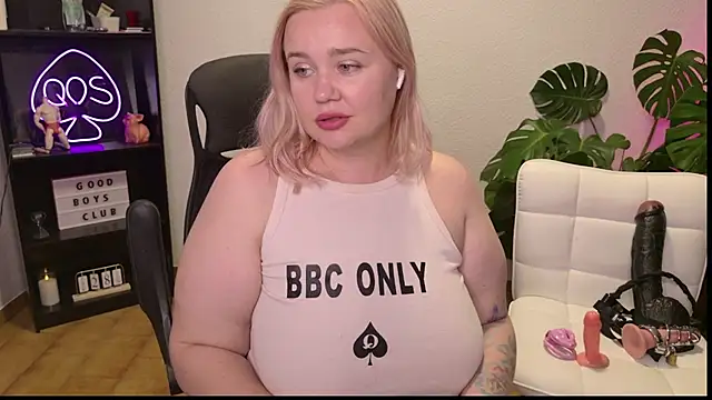 MargotGrey webcam