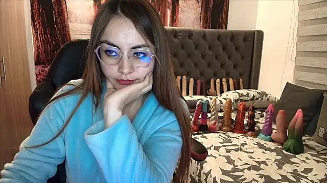 sofia23dirty live cam on StripChat