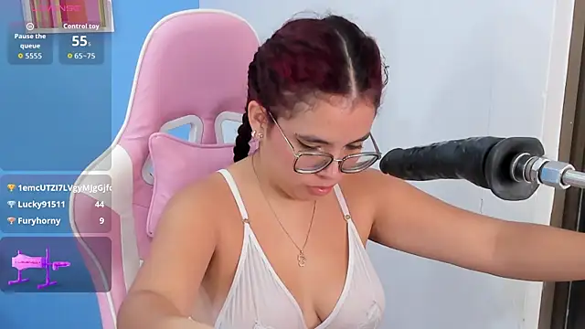 Maddy_red_ webcam