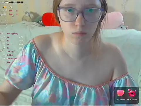 LustfulSarah live cam on StripChat