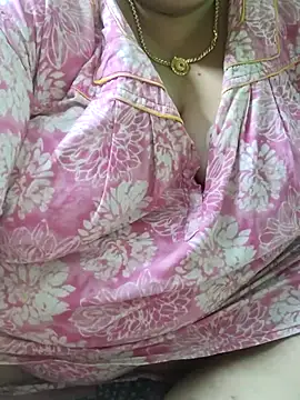 tamilthanushri (F milf) - New toys