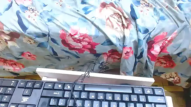 EMBER_FOX live sex cam