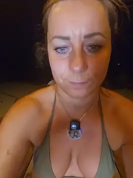AngelaDesires's live cam