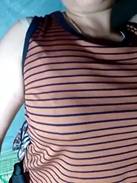 Gummiesu live cam on StripChat