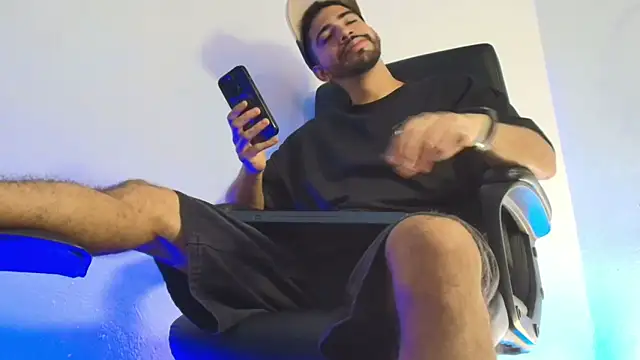 Kratoswolf live cam on StripChat