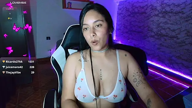 Camila_IRoose webcam