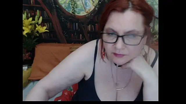 PlayfullMature live cam on StripChat