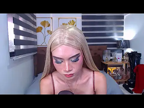 JuicyCockThea webcam