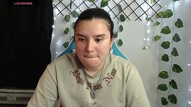Nika_1_ live cam on StripChat