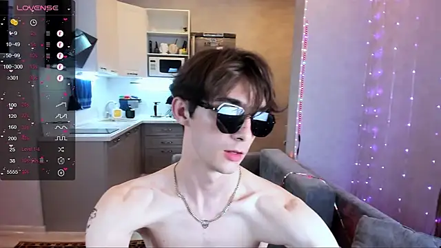 Aaron_Boom webcam