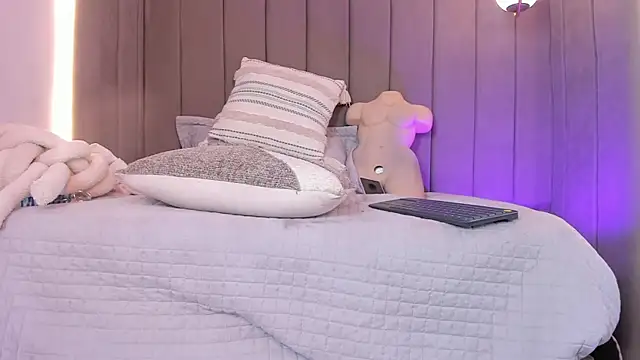 Ashley_Beaomunt webcam