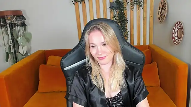 ElaraVoltage webcam
