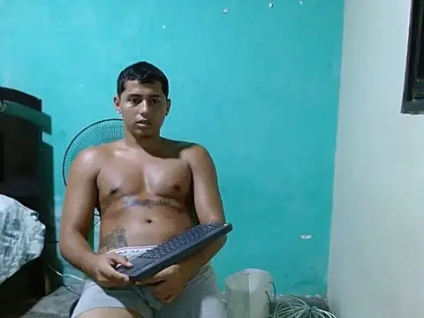 Lil_condor_baby webcam