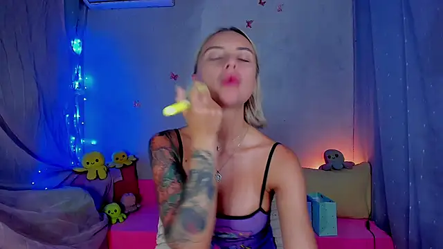 YourLizzyDoll webcam