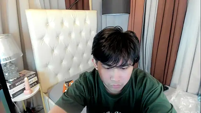 davincihugecock live sex cam