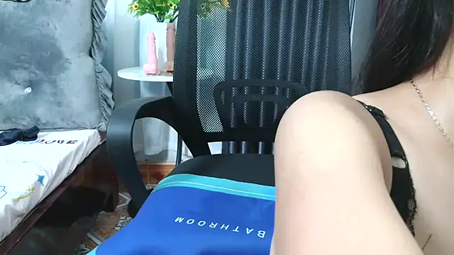 Mila_99 webcam