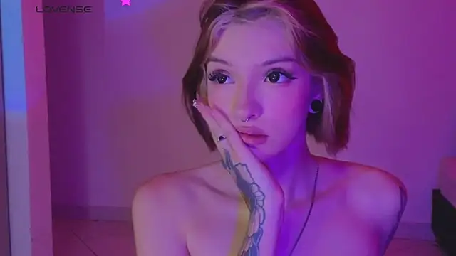 Moonlightt_21 webcam
