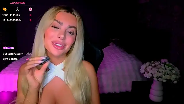 Ayla__Demir live cam on StripChat